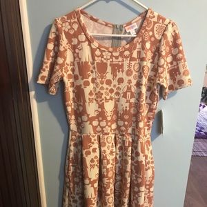 Lularoe Snow White Amelia. Large.